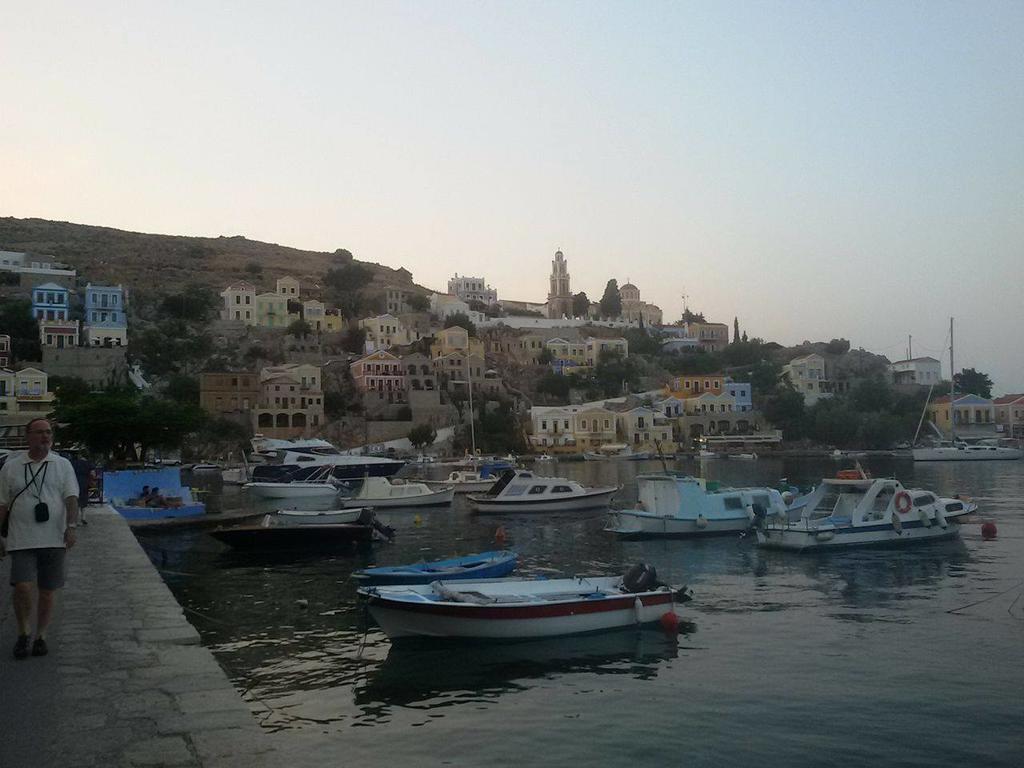 Kleanthi And Kostas Studios Symi Bagian luar foto